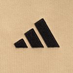 Huppari, adidas hiekanvärinen logo - Image 4